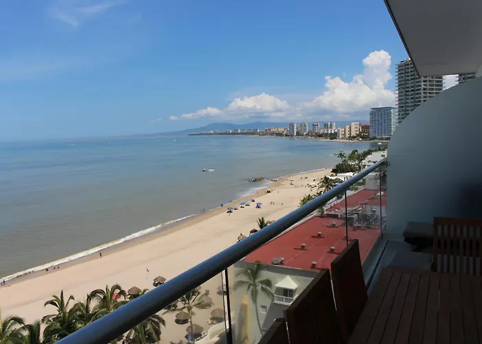 PENINSULA VALLARTA , Departamentos Piso 8 y 10 hacia el Mar