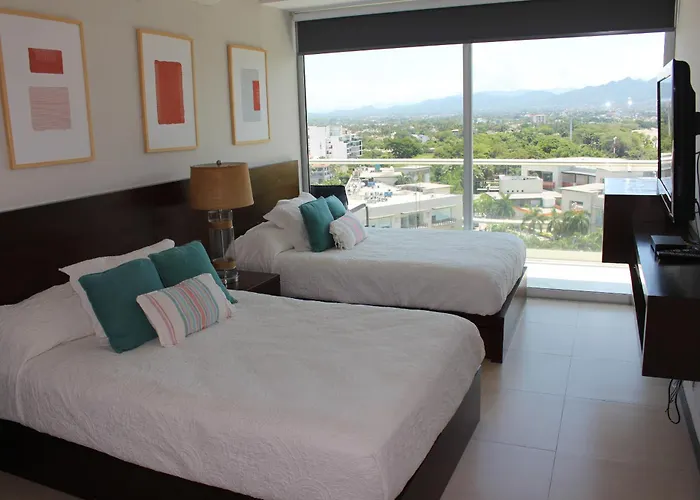 PENINSULA VALLARTA , Departamentos Piso 8 y 10 hacia el Mar
